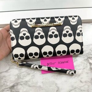 Betsey Johnson Big Skull Wallet